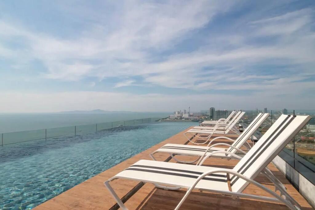 The Riviera Jomtien Praia de Jomtien Exterior foto
