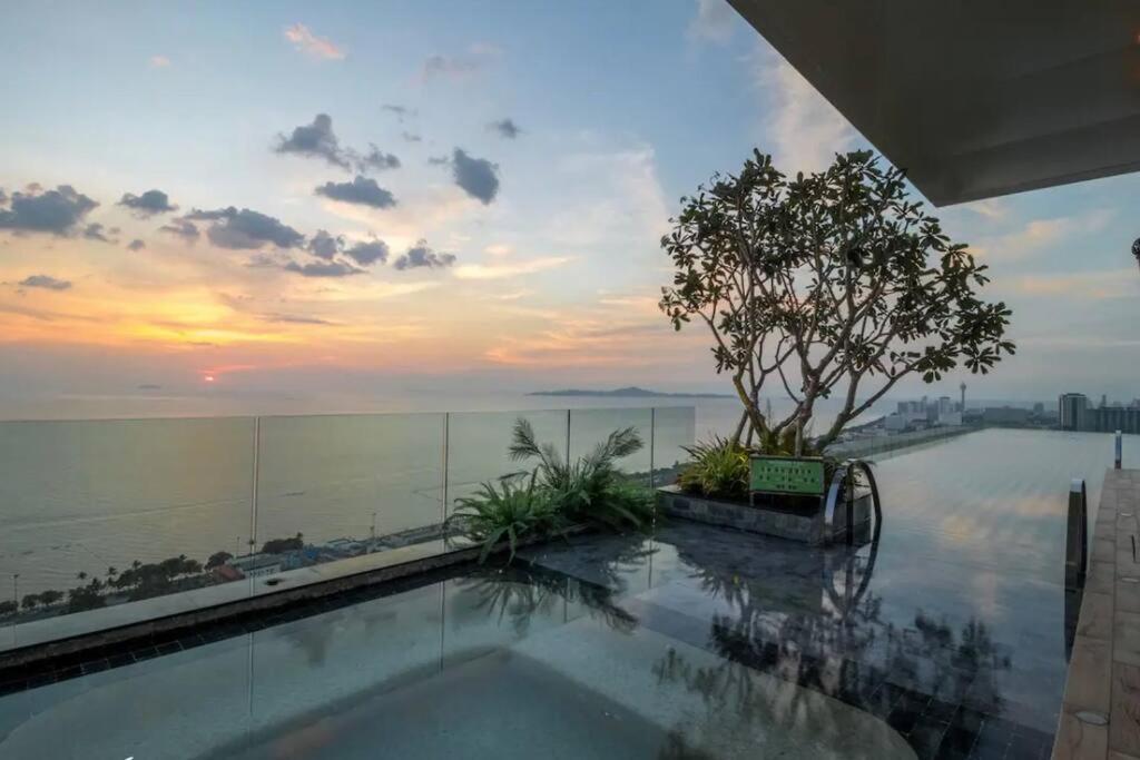The Riviera Jomtien Praia de Jomtien Exterior foto
